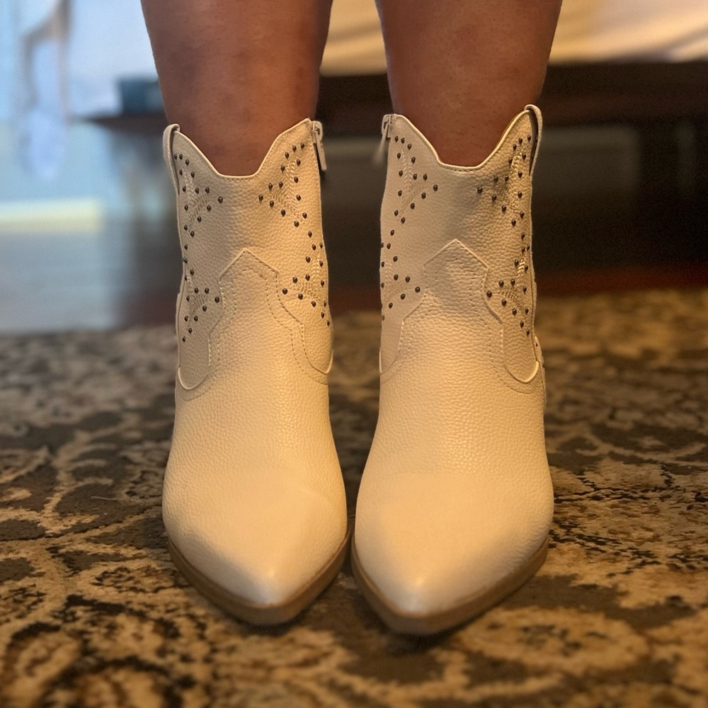 White Ankle cowboy boots